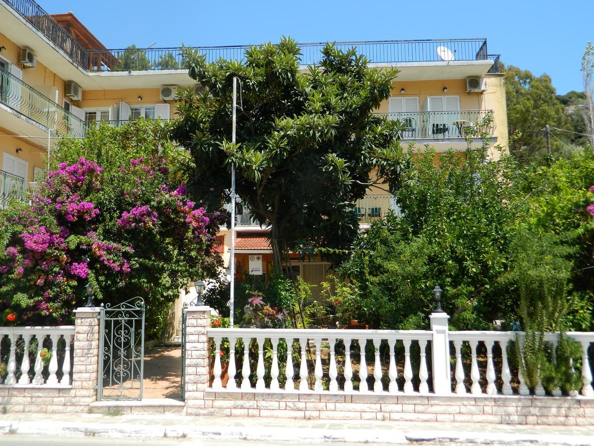 Logara'S Apartments Agia Efimia Exteriör bild