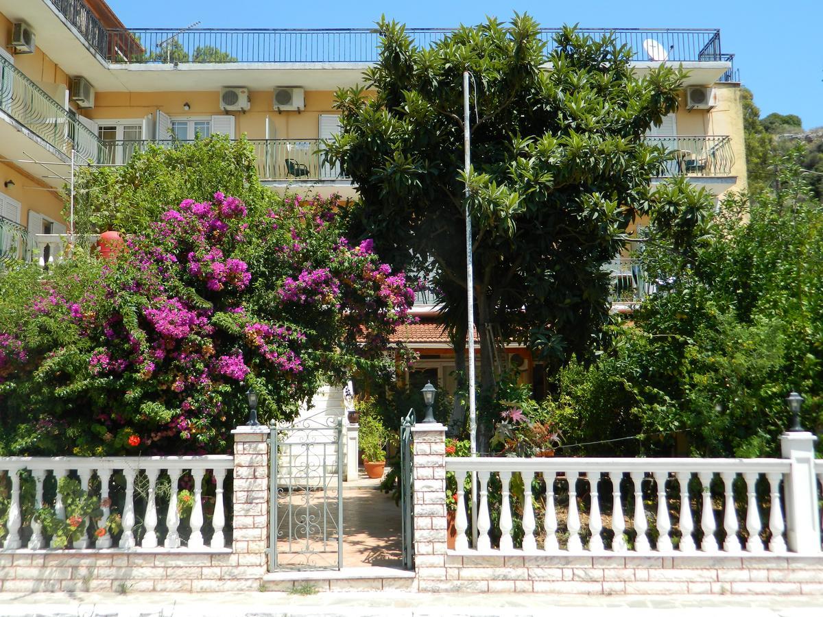 Logara'S Apartments Agia Efimia Exteriör bild