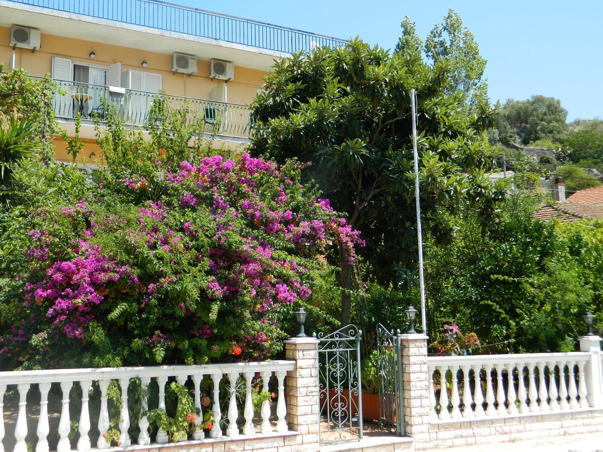 Logara'S Apartments Agia Efimia Exteriör bild